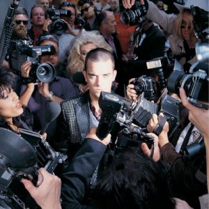 Robbie Williams : Life thru a Lens