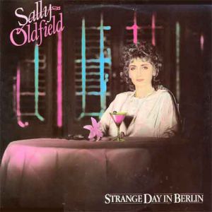 Album Strange Day in Berlin - Sally Oldfield