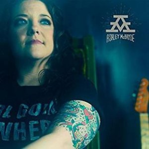 Ashley McBryde : A Little Dive Bar in Dahlonega