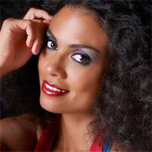 Amel Larrieux